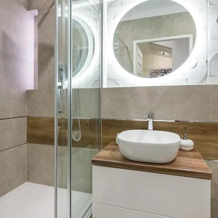 Deluxe In Cracow - Old Town & Cracow Kazimierz Апартаменты *