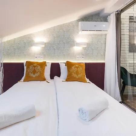 Deluxe In Cracow - Old Town & Cracow Kazimierz Апартаменты *